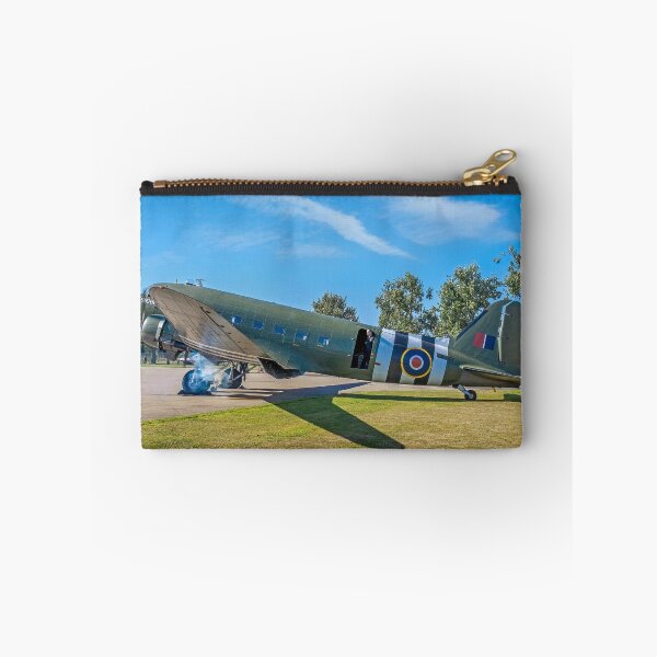 Aperçu de l'œuvre Douglas Dakota C.3 ZA947 "Kwicherbischen" firing up créée et vendue par Colin Smedley.