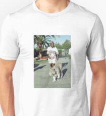 Mike Tyson geht mit seinem Tiger an der Leine Unisex T-Shirt