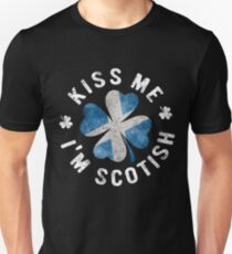 Kiss Me I'm Scottish - St Patrick's Day Scotland Gift Unisex T-Shirt