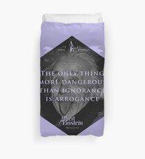 Funda nórdica Cita de: Albert Einstein sobre la arrogancia - Pósters, pegatinas, regalos y camisetas