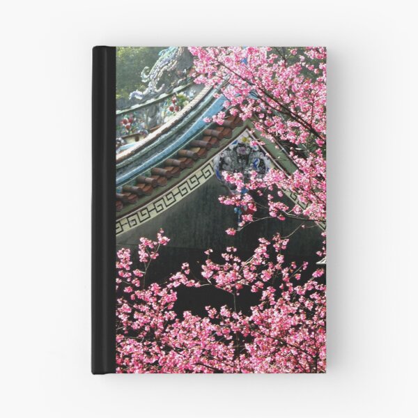 Aperçu de l'œuvre Plum Blossom and Temple créée et vendue par Digby.