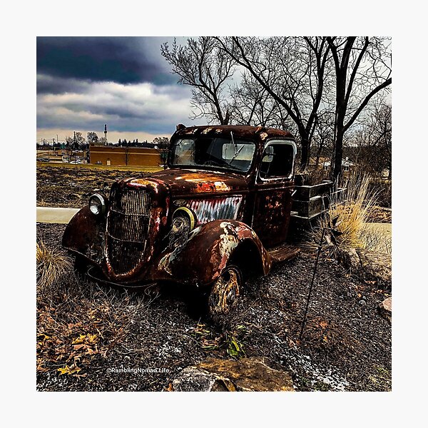 1117 Rusted Truck Photographic Print