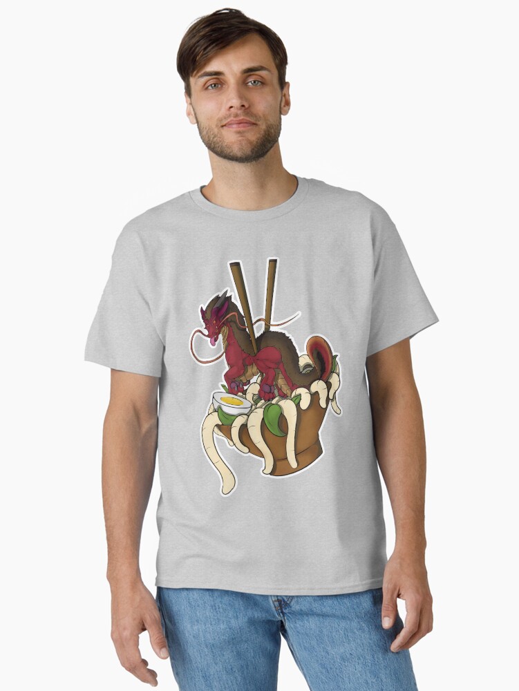 Aperçu 1 sur 7. T-shirt classique avec l'œuvre Dragon nouille! créée et vendue par Gordrakk.