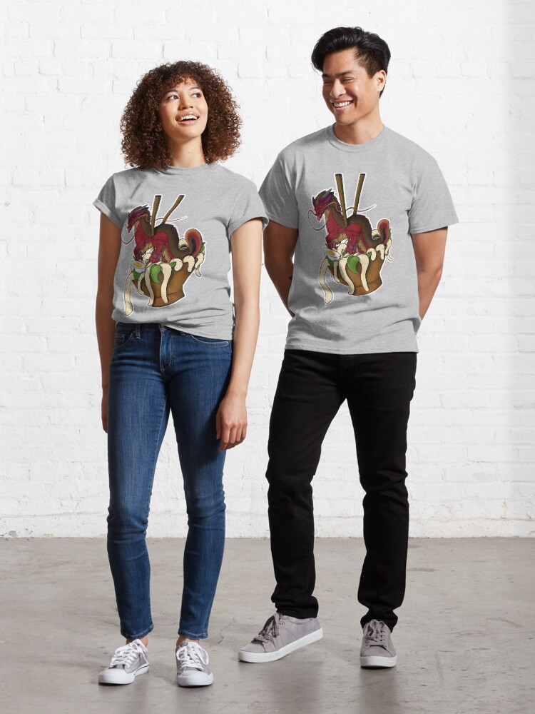 Aperçu 1 sur 7. T-shirt classique avec l'œuvre Dragon nouille! créée et vendue par Gordrakk.