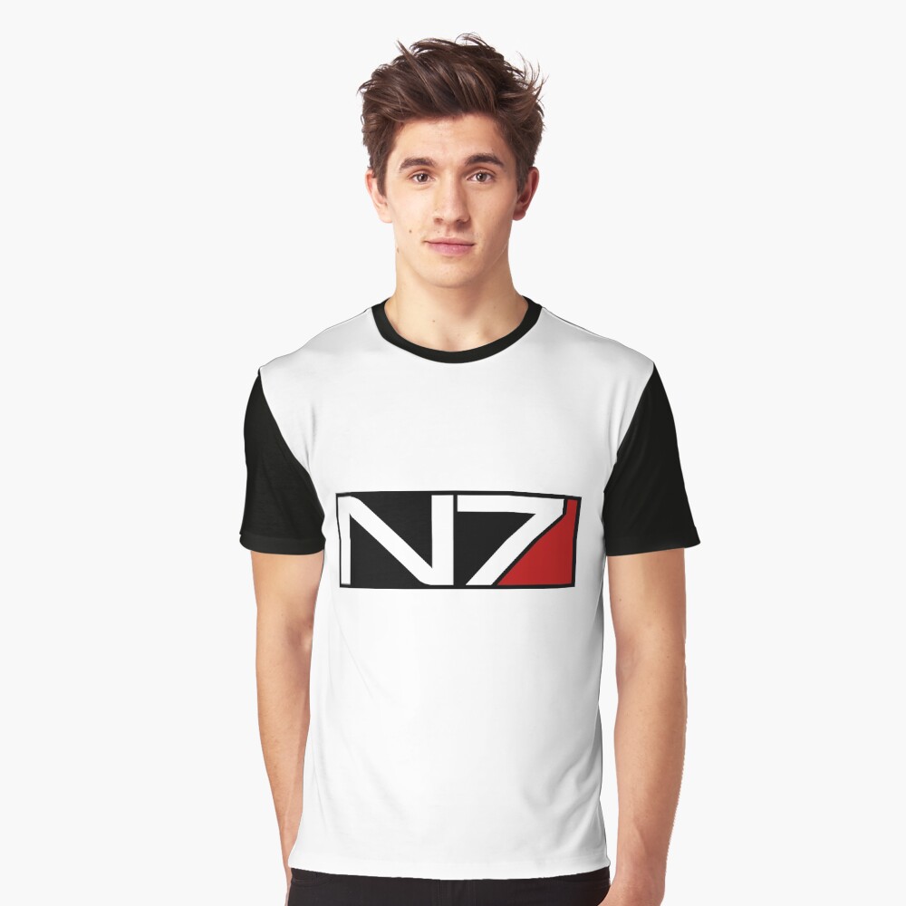Vista previa del artículo con la obra «Camiseta gráfica», diseñado y vendido por TheHotdish.