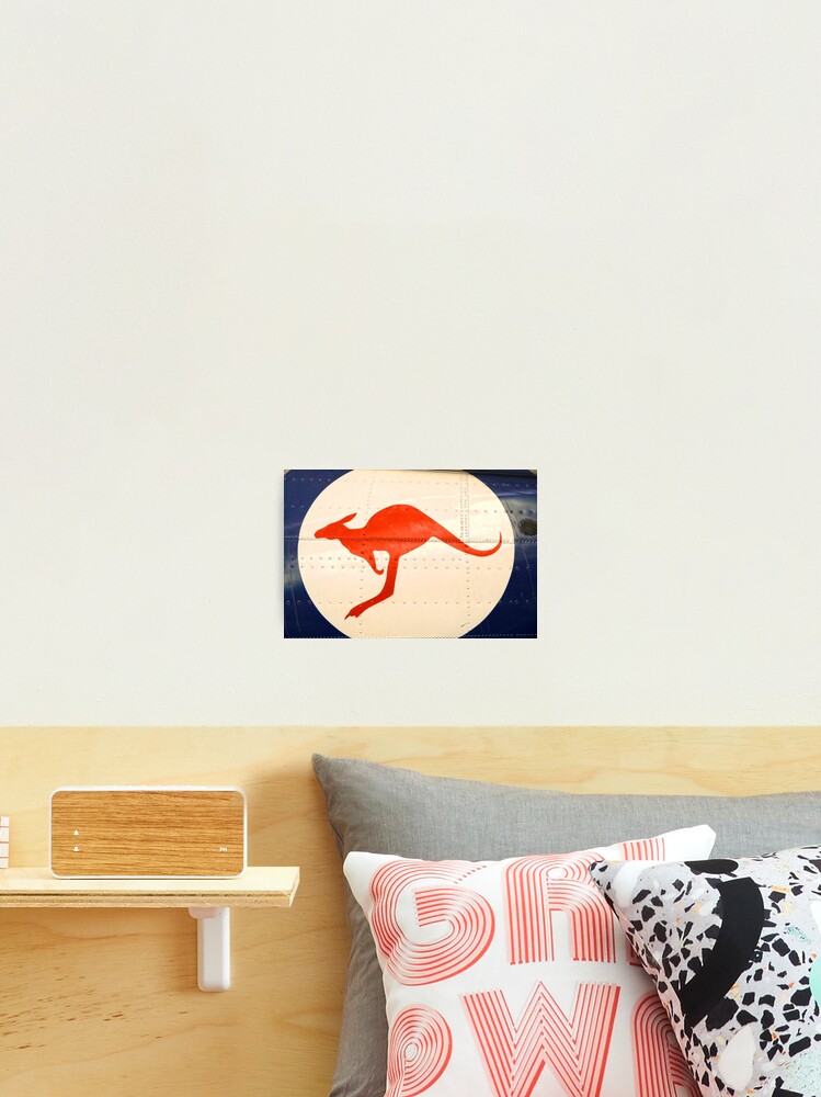 Aperçu 2 sur 3. Impression photo avec l'œuvre Red Roo 2 créée et vendue par evolutionx.