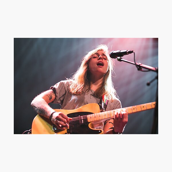 Artikel-Vorschau von Julien Baker, designt und verkauft von Aaron Corr.