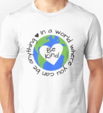 Camiseta unisex En un mundo donde puedes estar cualquier cosa, sé amable