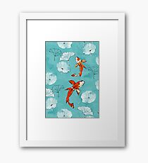 Lámina enmarcada Waterlily koi en turquesa