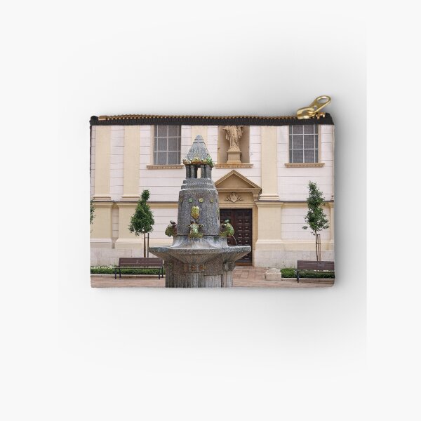 Aperçu de l'œuvre célèbre fontaine de Zsolnay, Pecs, Hongrie créée et vendue par goceris.