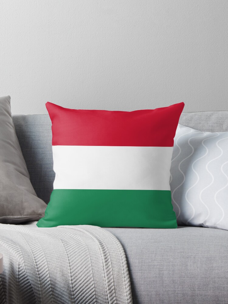 Aperçu 1 sur 3. Coussin avec l'œuvre Drapeau de Hongrie créée et vendue par Shorlick.