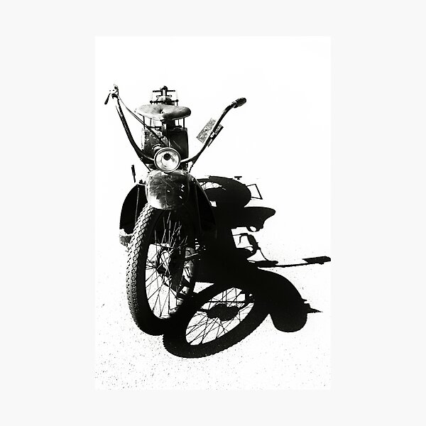 Silhouette of a vintage Neracar Photographic Print