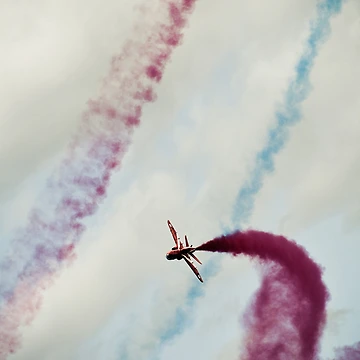 Imagen de la obra Red Arrows de ROGUEstudio