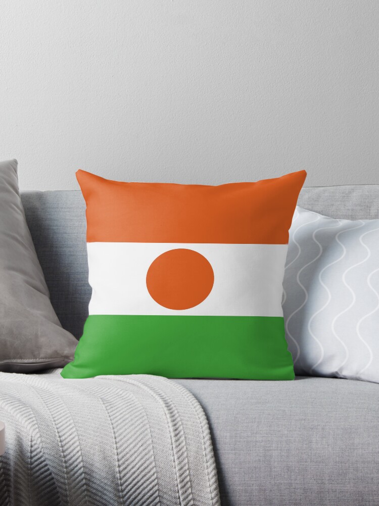 Aperçu 1 sur 3. Coussin avec l'œuvre Drapeau du Niger créée et vendue par Shorlick.