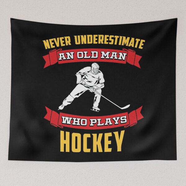 Artikelvorschau, Unterschätze niemals einen alten Mann, der Hockey spielt entworfen und verkauft von teesaurus.