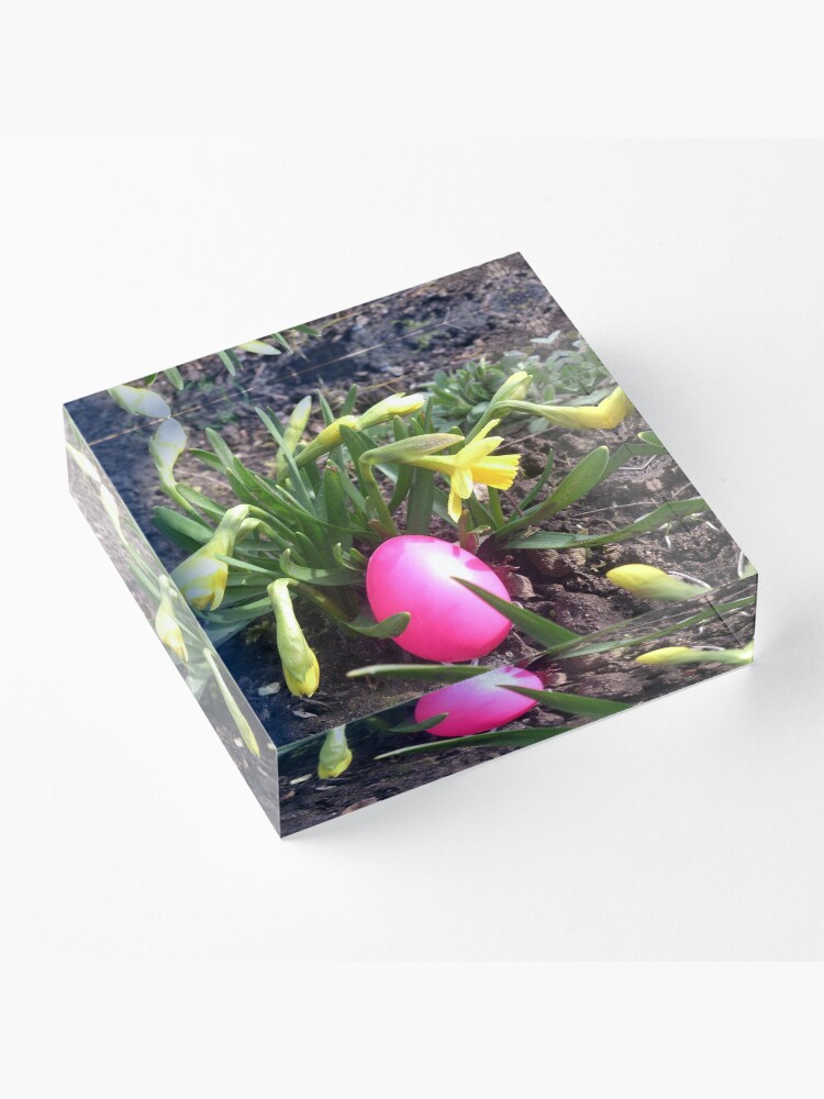 Alternative Ansicht von Osterei im Blumenbeet Acrylblock