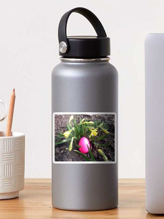 Thumbnail 1 von 3, Sticker, Osterei im Blumenbeet designt und verkauft von Gourmetkater.