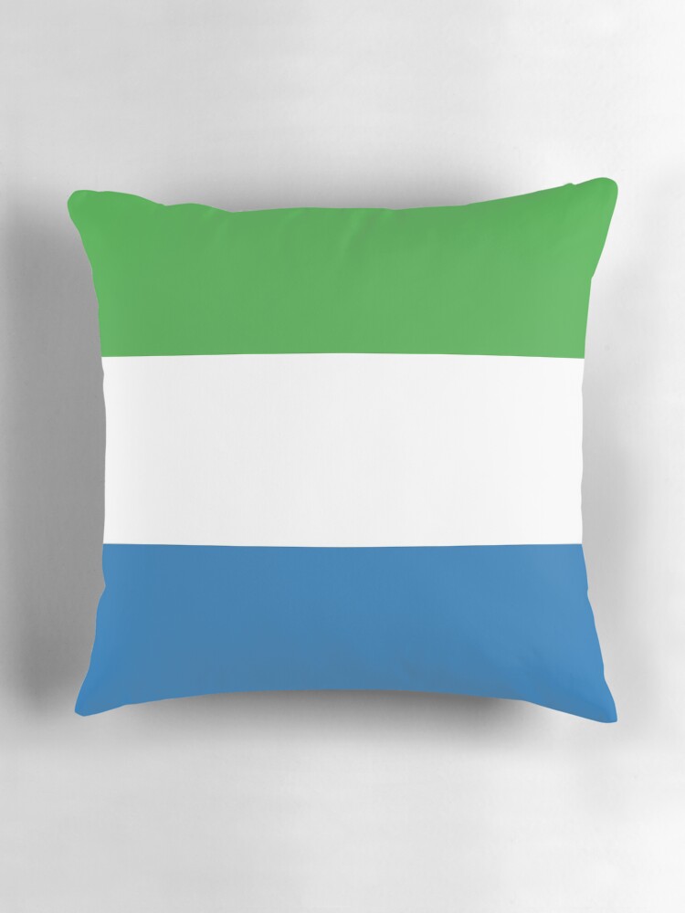 Aperçu 3 sur 4. Coussin avec l'œuvre Drapeau de Sierra Leone créée et vendue par Shorlick.