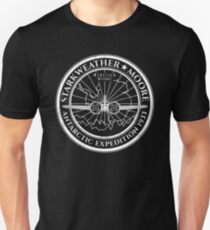 At the Mountains of Madness - Starkweather Moore Expedition - Eldritch Dreamer - Lovecraftian mythos wear Slim Fit T-Shirt