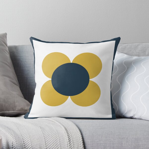 Retro-Blume: Minimalistisches Scandi-Blumenmuster in hellem Senfgelb, Marineblau und Weiß Dekokissen