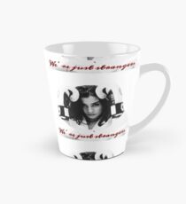 Taza cónica Solo somos extraños