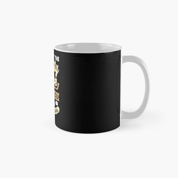 Aperçu de l'œuvre Ne vous laissez pas tromper par le joli visage - Idée cadeau pour un t-shirt de hockey pour filles créée et vendue par Adriancryp.