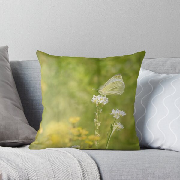 Artikelvorschau, Cabbage White entworfen und verkauft von Thomasyoung.