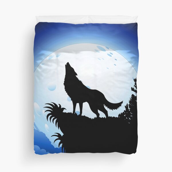 Wolf Howling at Blue Moon Duvet Cover