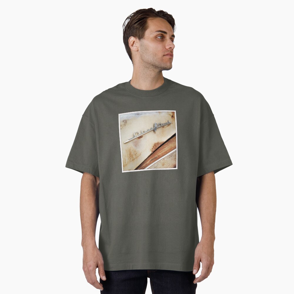 Aperçu de l'œuvre T-shirt oversize créée et vendue par Apachitee.