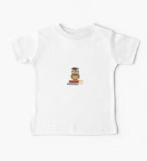 Beurteile ein Buch nicht nach seinem Film Baby T-Shirt
