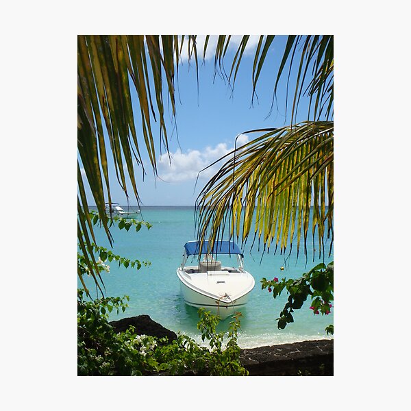 Aperçu de l'œuvre Boat in the sea créée et vendue par 8oss.