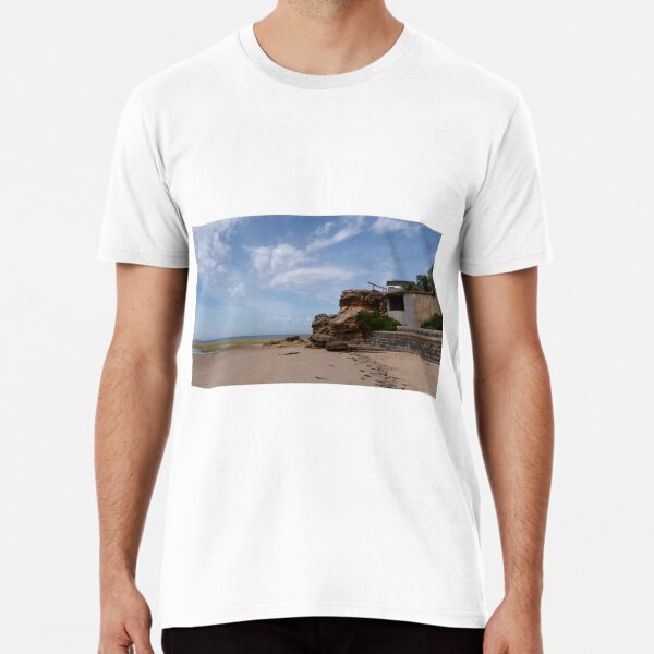 Ageing WW2 Lookout at base of cliff. Point Lonsdale Beach. Vic. Premium T-Shirt