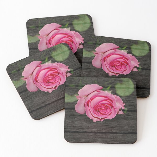 Aperçu de l'œuvre Rose rose sur bois créée et vendue par Crystal Wightman.