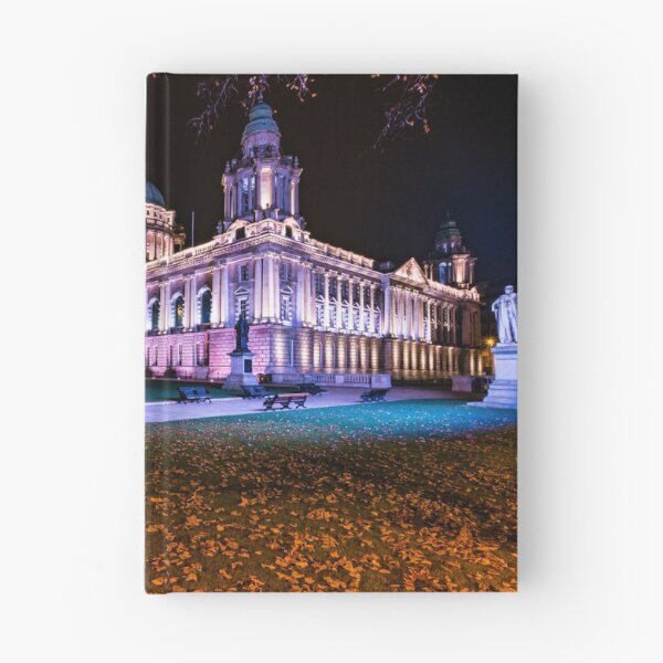 Artikelvorschau, Belfast Rathaus Im Herbst Nordirland entworfen und verkauft von thinkbigimages.