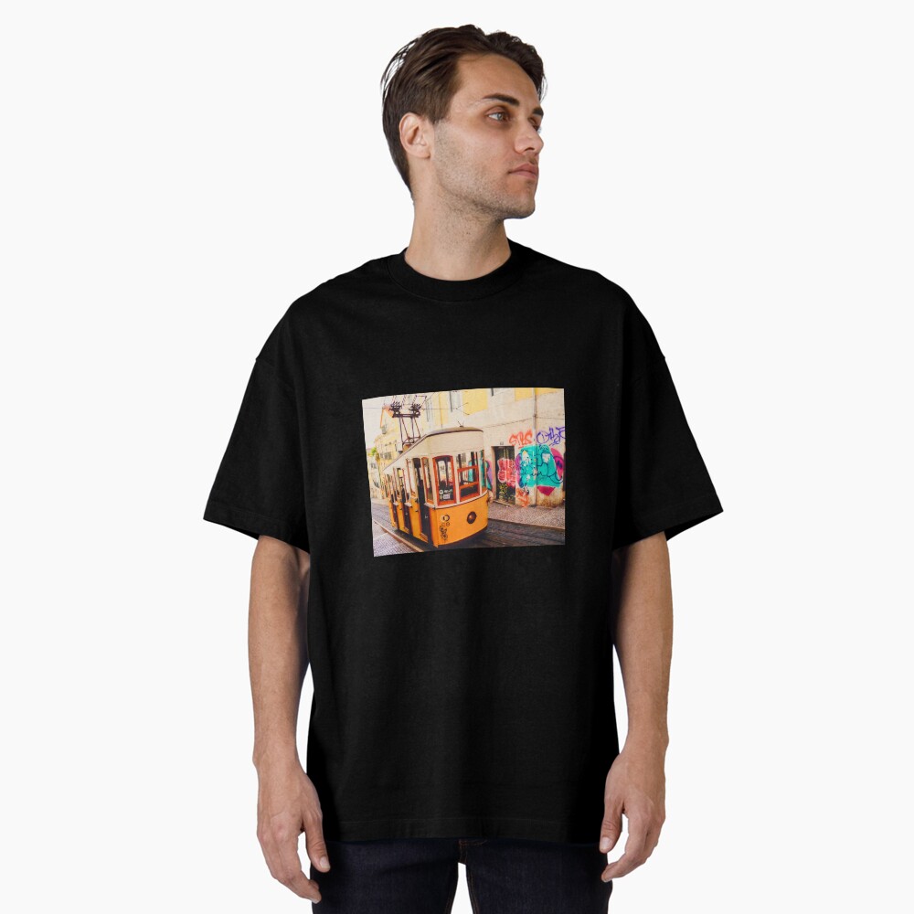 Aperçu de l'œuvre T-shirt oversize créée et vendue par 2G2P.