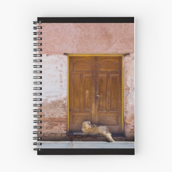 Artikelvorschau, Hund in der Tür entworfen und verkauft von Wanderlust40.