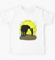 Familie (Schatten der Bären) Kinder T-Shirt