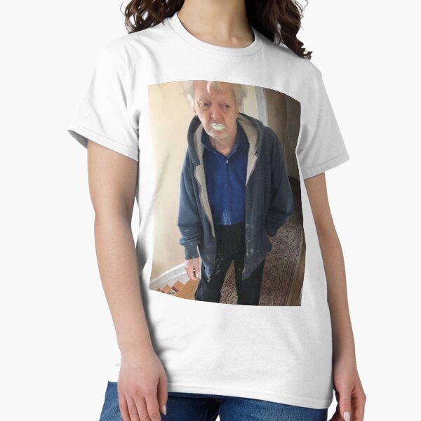 Vista previa del artículo con la obra «Hombre de 90 años come 1/2 litro de pintura verde pensando que es yogur de menta», diseñado y vendido por Twitchmeme.