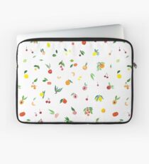 Kleine Früchte auf weiß Laptoptasche