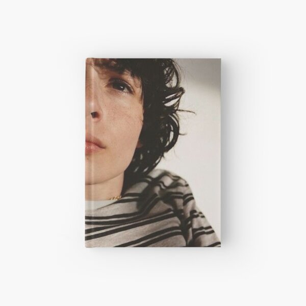 Artikel-Vorschau von finn wolfhard, designt und verkauft von saydi.