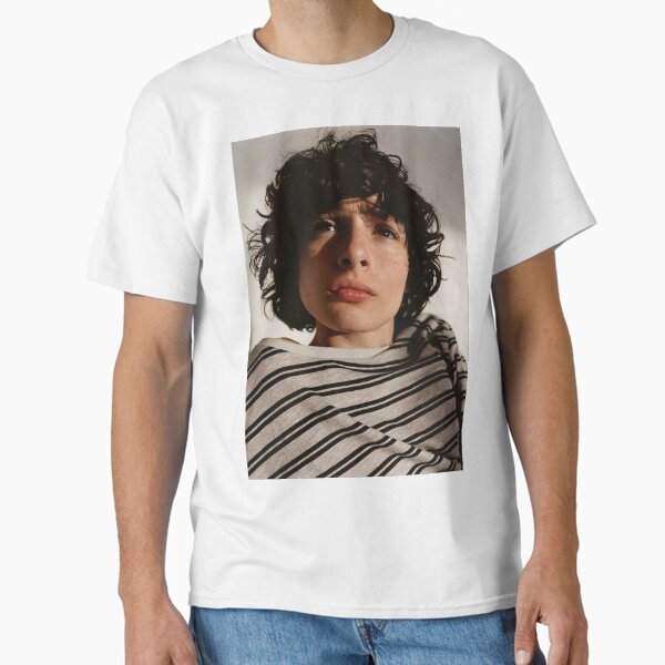 Artikel-Vorschau von finn wolfhard, designt und verkauft von saydi.