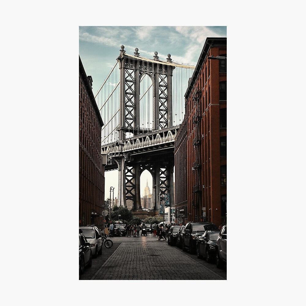 Beruhmte Ansicht Der Manhattan Brucke Von Washington Street In Dumbo Brooklyn New York City Usa Poster Von Reinvention Redbubble