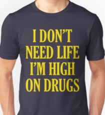 Camiseta ajustada No necesito la vida Soy alto en las drogas