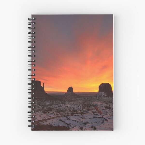 Artikelvorschau, Lass es leicht sein - Monument Valley Sunrise entworfen und verkauft von Wojciech Dabrowski.