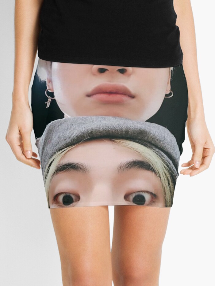 taehyung skirt  Taehyung, Namjoon, Accessoires de costume