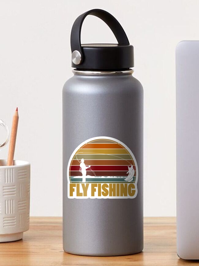 Imagen 1 de 3, Pegatina con la obra Pescador de pesca con mosca Retro Vintage | Regalo de trucha con moscas a pescado a pescado, diseñada y vendida por Cedinho.