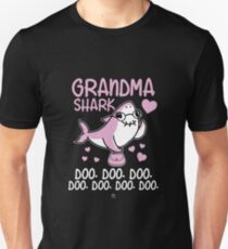 Grandma shark gift Unisex T-Shirt