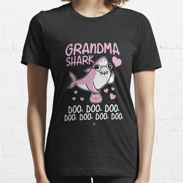 Grandma shark gift Essential T-Shirt