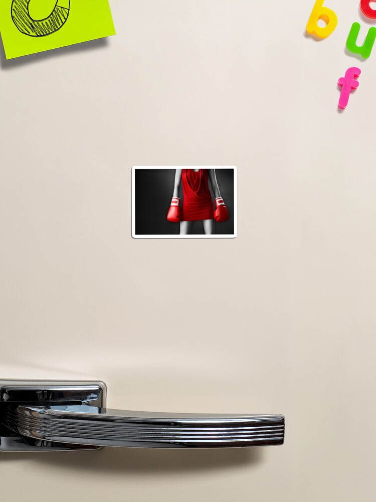 Poster Belle femme avec des gants de boxe rouges, tourné en studio 