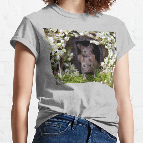George the mouse in a log pile house - SPRING Classic T-Shirt